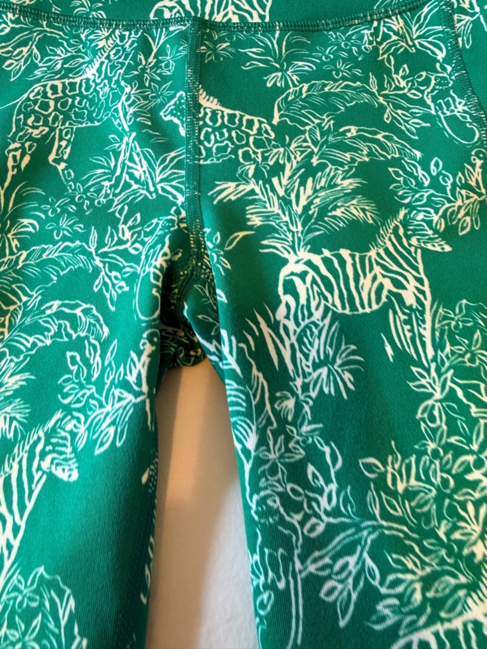 LILLY PULITZER UPF 50+
Luxletic 26" High Rise
Weekender Legging| Safari SIZE: SM - Picture 5 of 10